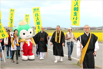毎年行われるお大師まいりを紹介するために、山口県のマスコットキャラクター“ちょるる”とお寺の住職と一緒にプレイベントを開催しました。