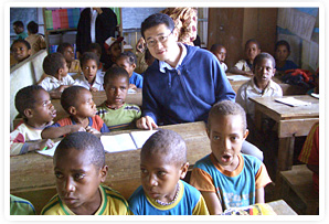 UNICEF職員時代。インドネシアパプア州の小学校で。