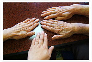 “おばあちゃん達の手”と“私の手”