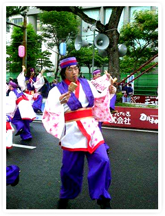 地元のチームで「よさこい」に参加