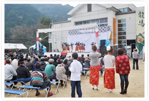 真国地区のむらおこし（世界民族祭）