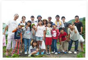 ２泊３日の山村留学参加者と記念写真