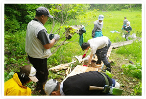 米（よね）地区にある米湿原の保全活動には、他の協力隊の仲間とともに継続的に参加しています。