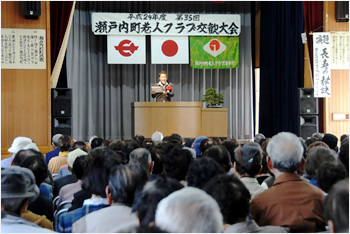 長寿の島のご高齢のみなさまに、なんでみなさまが元気なのか？講演しました。