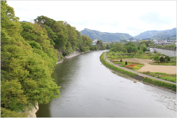 二戸は一馬淵川、安比川沿いに集落が広がる中山間地域。