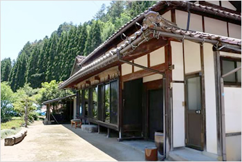 豊かな自然の中、安芸太田町名産の「祇園坊柿」で有名な寺領地区にて、「農家レストランＺＩＲＹＯ」をオープンしました。
