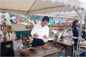 町内で行われるイベントに積極的に参加。得意分野の料理に腕を振るい、側面からイベントを盛り上げています！