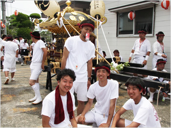 祭礼や消防団活動をはじめ様々な活動に参加し、地域コミュニティの活性化を図っています。