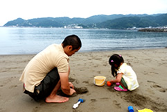 休日は、引っ越す前からよく訪れていた長浜海浜公園にピクニックに行くことが多いです。