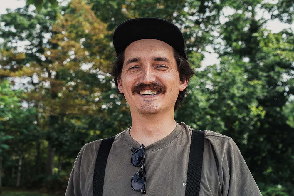 北海道北見市の地域住民を取材し移住促進と地域魅力発信を担う米国出身の協力隊員ジャスティンさん