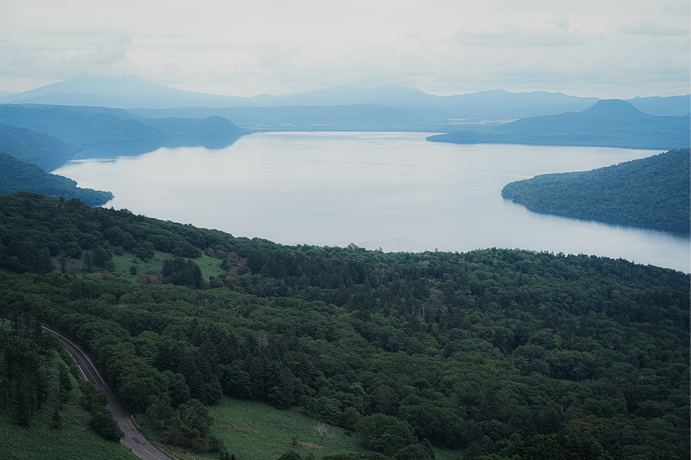 米国出身で北海道北見市の地域おこし協力隊員ジャスティンさんがおすすめする観光資源のひとつ屈斜路湖