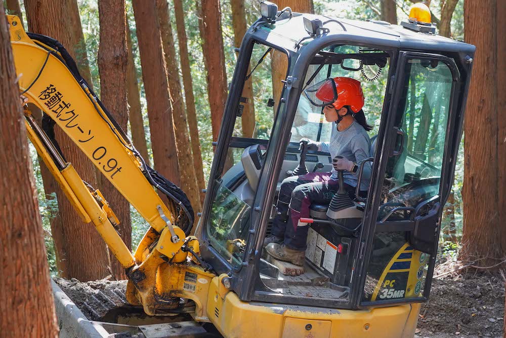 岩手県一関市京津畑集落で林業と副業を組み合わせた定住環境づくりに取り組む協力隊員