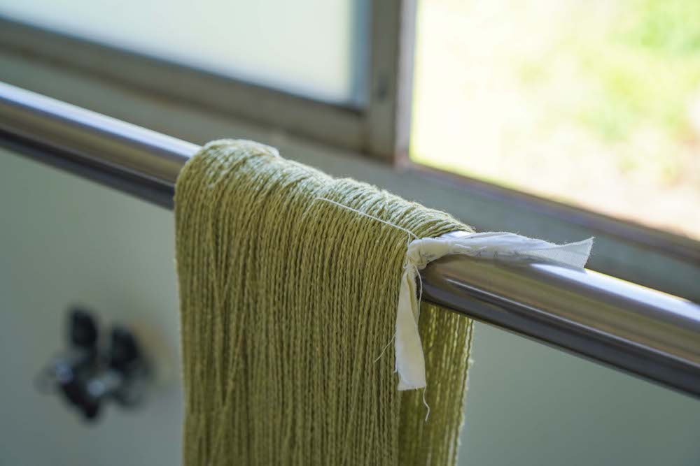 養蚕から製糸・織りまでの工程を学び岡谷シルクの価値を伝える長野県岡谷市の協力隊員