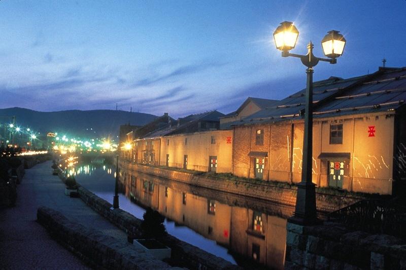 夕暮れの小樽運河
