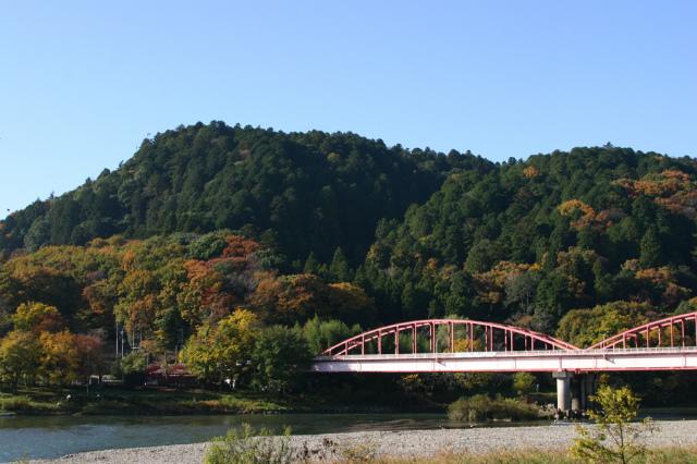 関東の嵐山と赤い橋