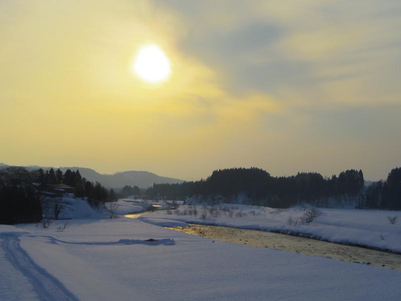 冬の小国川