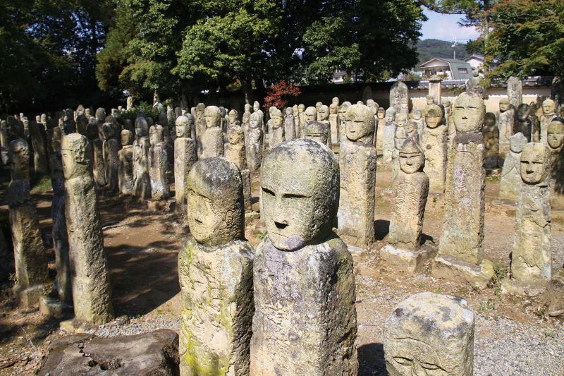 兵庫県_加西市_北条町の羅漢寺の中にある「五百羅漢」はいつ誰が何のために作ったか謎に包まれています。
