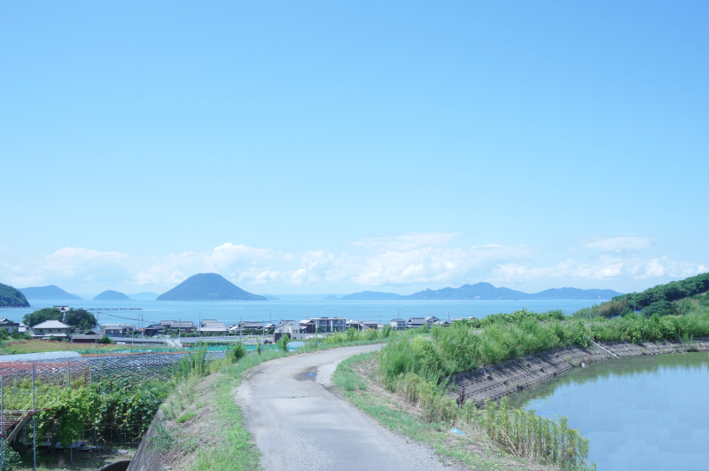 香川県_多度津町_瀬戸内海に浮かぶ高見島・佐柳島。山あり島あり海ありの多度津町を象徴する写真です。