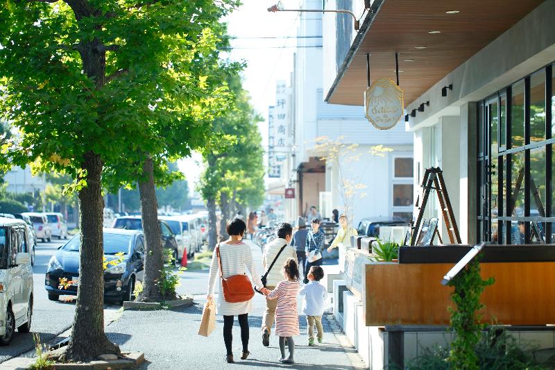 岡山県_岡山市_倉庫などを改造した個性的なカフェや店舗が多数ある問屋町です。