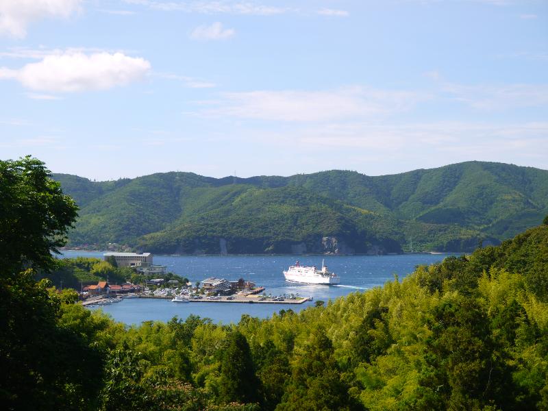 島根県_海士町_海士町への玄関口「菱浦港」。全ての船がこの港での発着となります。