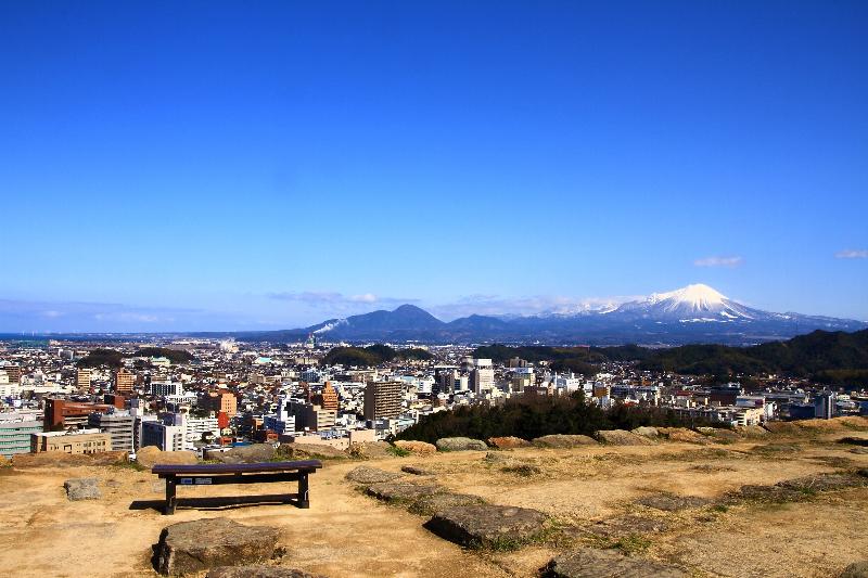 鳥取県_米子市_米子城跡からの景色です。大山・日本海・中海と３６０度の景色が楽しめます。