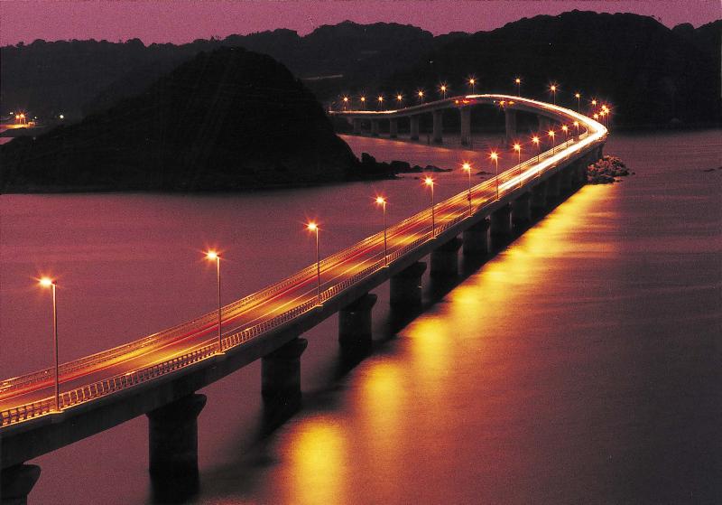 山口県_下関市_本州と角島を結ぶ全長1780ｍの橋。「口コミで選ぶ日本の橋ランキング」1位。