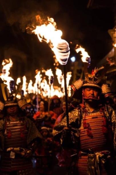日本一の鎧武者火祭り「観櫻火宴」（雲仙市千々石町）