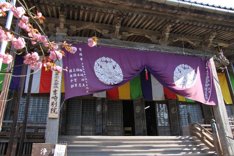 福井県_あわら市_1747年に建立された吉崎東別院。蓮如上人御忌法要は全国各地から大勢の参拝者で賑わいます。