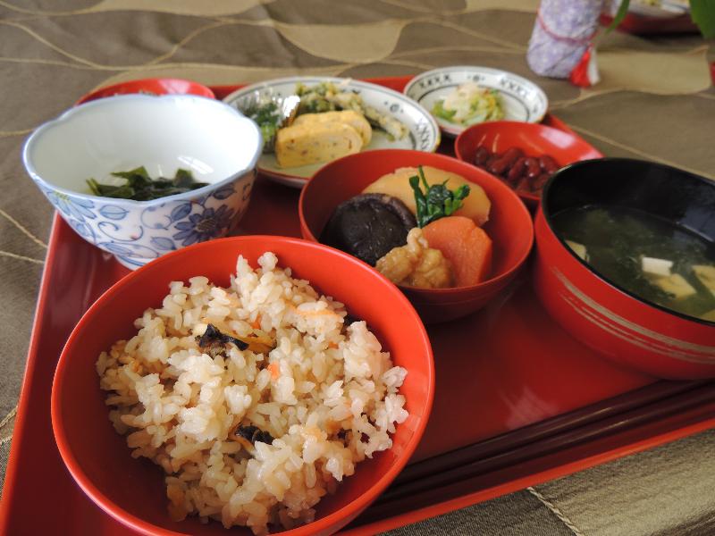 石川県_珠洲市_廃校を活用した里山里海食堂「へんざいもん」。郷土料理を味わえます。
