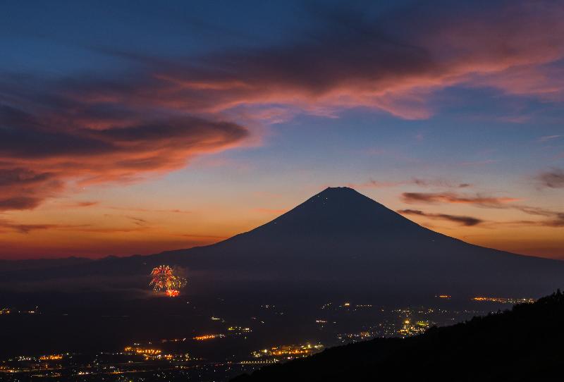 静岡県_御殿場市_富士山と花火