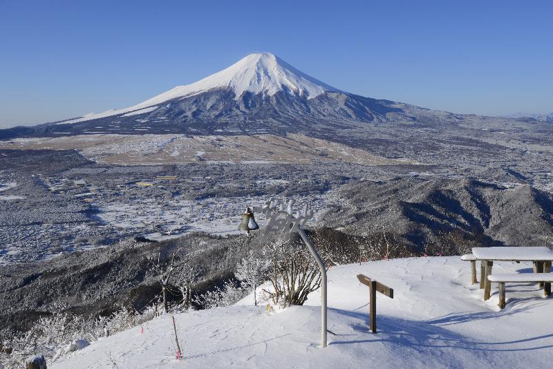 杓子山から見た冬の富士山