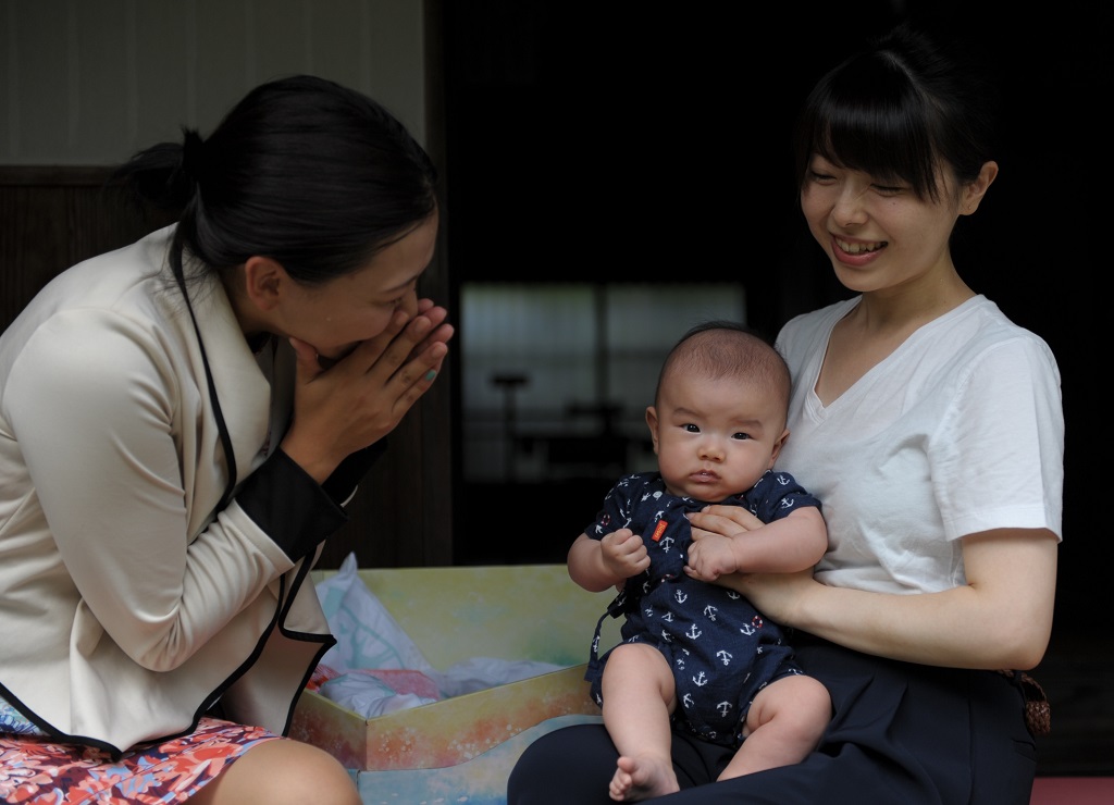 佐藤隊員と市内の親子